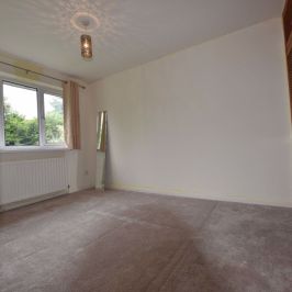 1 bedroom Flat in Abbeydale Grove, Leeds - Photo 1