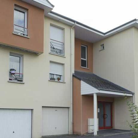 Appartement duplex de type 4, comprenant au rdc, une cuisine et un salon et à l'étage 3 chambres et une salle de bain. - Photo 1