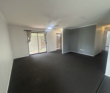 COSY, 2 BEDROOM, CLOSE TO TOWN !!!! - Photo 2