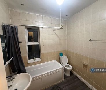 1 bedroom in a house share to rent - Photo 6