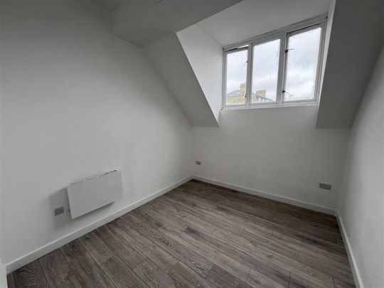 4 bedroom flat to rent - Photo 1