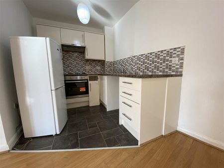 3 bedroom apartment to rent - Photo 2