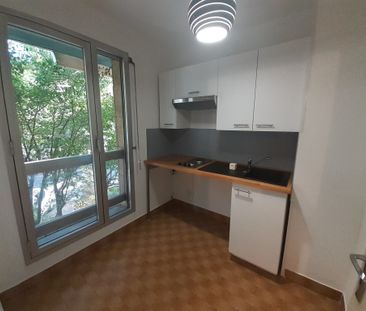 Appartement 1 pièces 28m2 MARSEILLE 6EME 536 euros - Photo 2