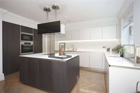 Luxury two bedroom apartment with communal gym and gardens situated just 0.9 of a mile from Oxshott station. - Photo 5