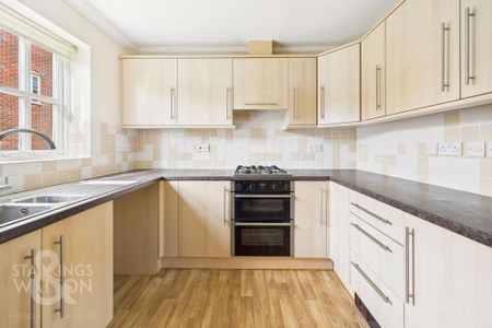 3 bedroom semi-detached house to rent - Photo 2