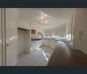 21 Panorama Drive, Hillside, Vic 3037 - Photo 6
