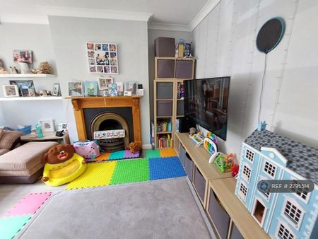 3 bedroom terraced house to rent - Photo 3