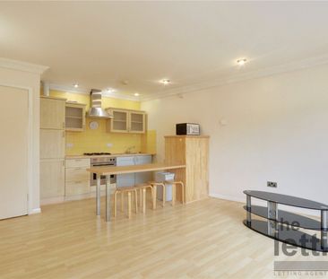 Lancaster Road, Enfield, EN2 0JN - Photo 2