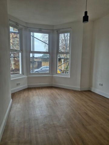 3 Bed Flat, Harpenden Road, SE27 - Photo 2