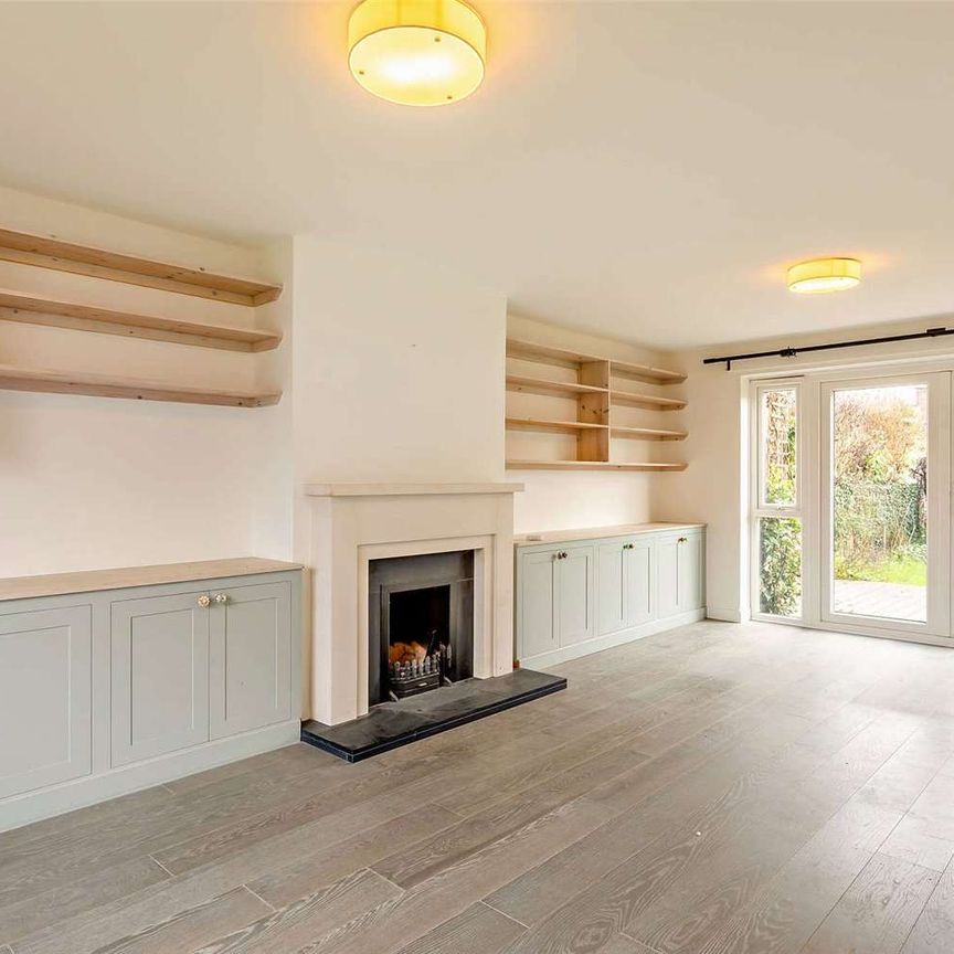 Four bedroom family home with two reception rooms, driveway and garden - Photo 1