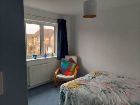 A Bright Room in a Modern House for Rent in Chesterfield - Photo 5