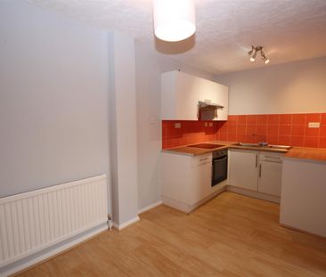 1 bedroom Terraced House to let - Photo 5