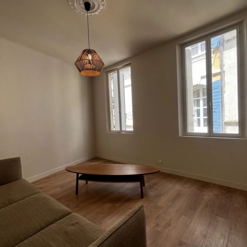 À louer – Superbe 2 pièces meublé avec terrasse à La Roquette - Photo 1