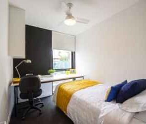 2 Bedroom Apartment - Accessible Bedroom - Photo 1