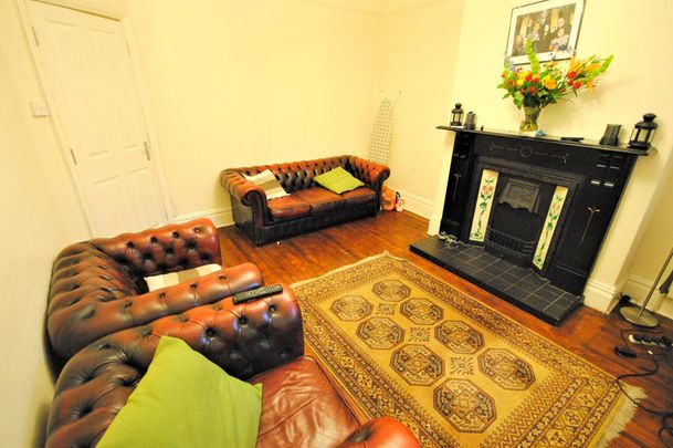 5 Bed - 31 Stanmore Street, Headingley, Leeds - LS4 2RS - Student - Photo 1