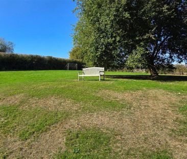 4 bedroom detached house to rent - Photo 3