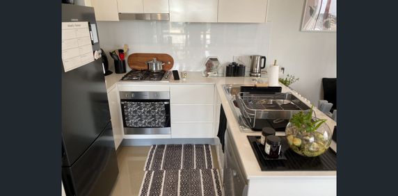 CONVENIENT LOCATION IN LIVERPOOL CBD - Photo 2