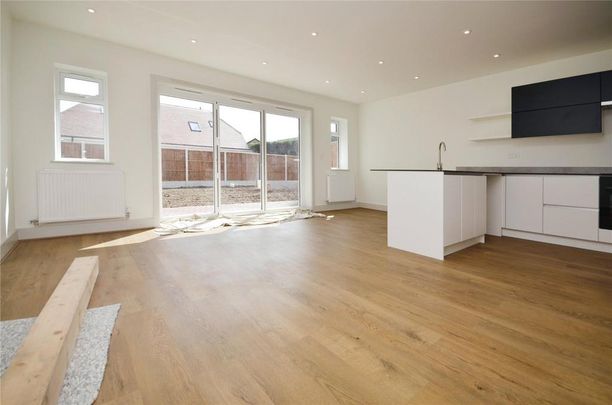 4 bedroom semi-detached house to rent - Photo 1