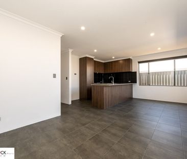 Newly built 3 x 2 dual home in sort after location - Photo 3