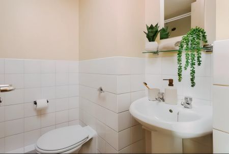 Basic Ensuite - Photo 4