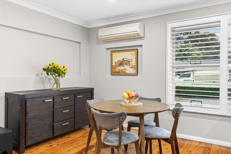 Air-Conditioned Renovated Three-Bedroom Family Home with Electric Cook-Top, Dishwasher, Timber Floors and a Four Car Garage! - Photo 4