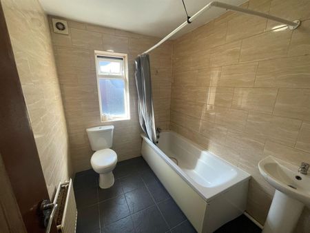 Flat , Canal Road, Armley, Leeds - Photo 4