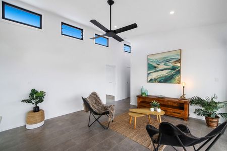 MODERN LIVING - Photo 2