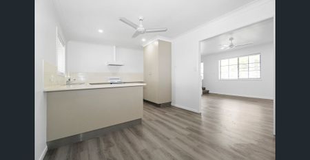 Freshly Renovated Townhouse with Yard - Photo 2