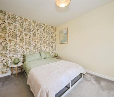 3 bedroom end of terrace house to rent - Photo 3