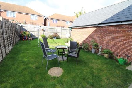 Malthouse Way, Worthing, BN13 4 bedroom semi-detached house to rent - Photo 4