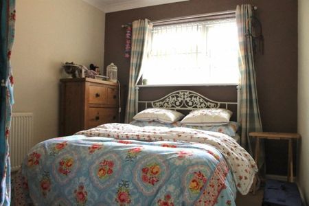 6 Bed - Ernest Road, Wivenhoe - Photo 4