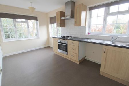 2 bedroom flat to rent - Photo 2