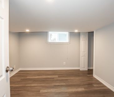 Spacious 2 Bedroom Lower Unit in St. Catharines!! - Photo 3