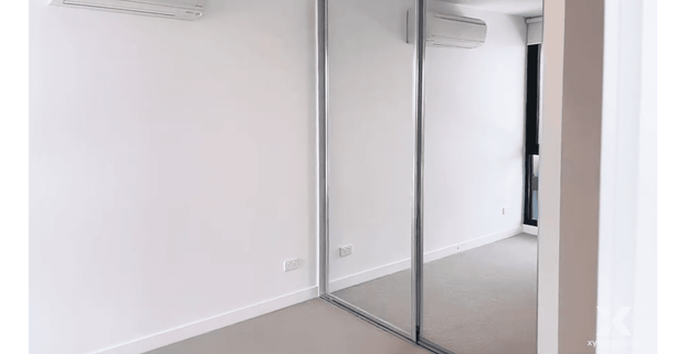 Urban Comfort in a Vibrant Setting - Photo 1