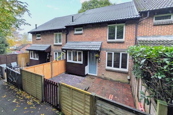 Overthorpe Close, Woking, Surrey, GU21 - Photo 1