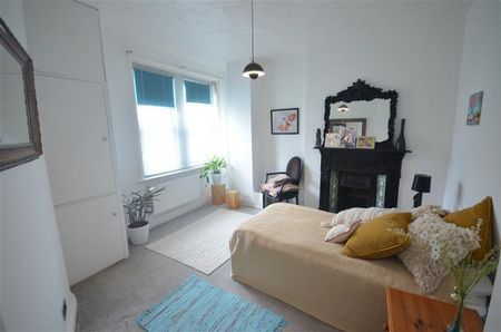 West Parade - Photo 3