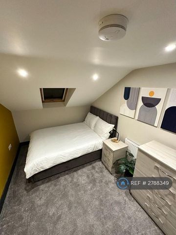 1 bedroom in a house share to rent - Photo 3