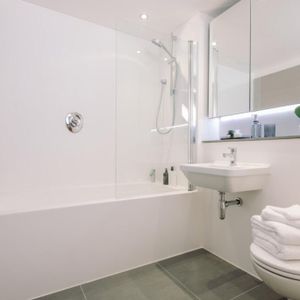 1 bedroom in a flat share to rent - Photo 2