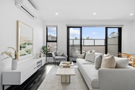 Light Filled Luxury - Photo 2