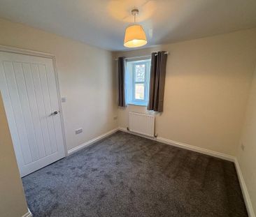 2 bedroom end of terrace house to rent - Photo 3