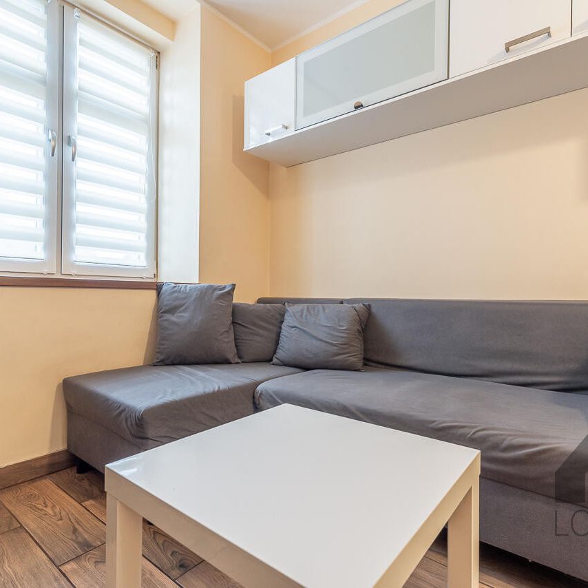 Dwupokojowe i wyposażone mieszkanie w centrum Jaworzna do wynajęcia | Spacer 3D - Фото 1