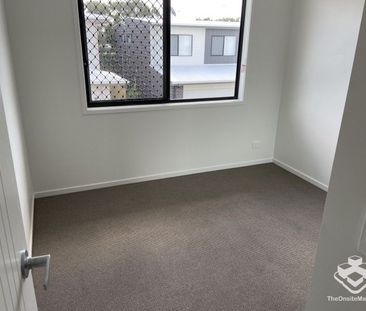 3 BEDROOM TOWNHOUSE - Double Garage, Air Cons, Pets Welcome - Photo 4