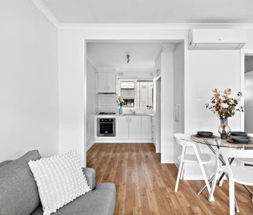 Chic Two-Bedroom Apartment in Windsor's Prime Locale - Your Perfect... - Photo 3