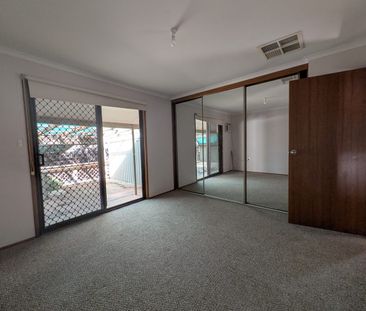 Large Tidy 2 Bedroom Home - Photo 6