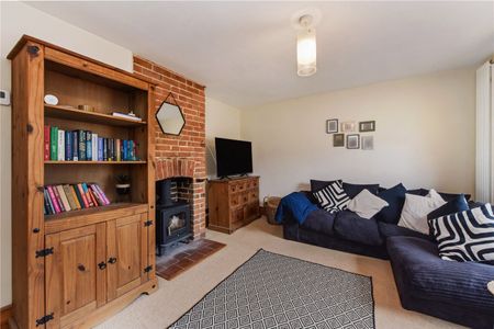 A characterful two-bedroom apartment in the heart of historic Midhurst - Photo 3