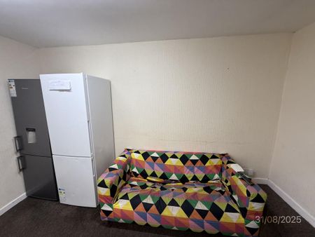 4 bedroom terraced house to rent - Photo 5