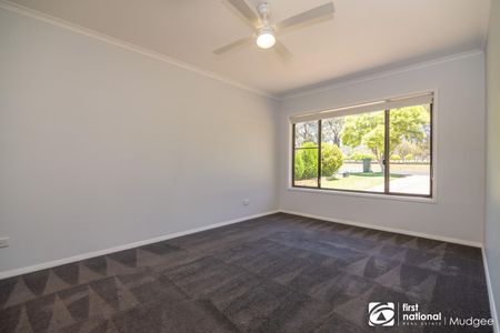 THREE BEDROOM FAMILY HOME - Photo 2