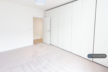 3 bedroom flat to rent - Photo 5