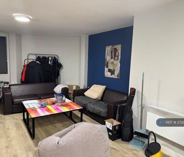 1 bedroom in a flat share to rent - Photo 1