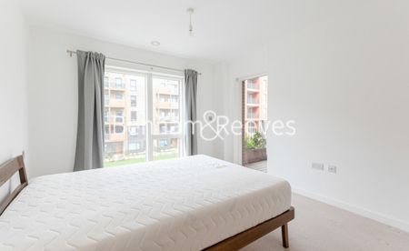 3 Bedroom flat to rent in Lismore Boulevard, Colindale Gardens, NW9 - Photo 4